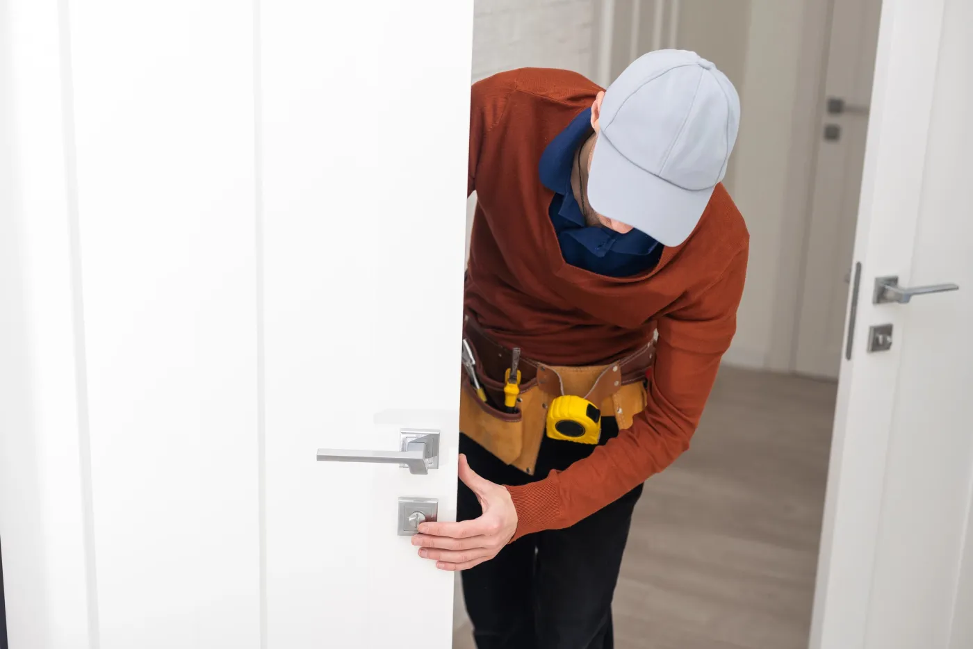 Pose d'une poignée et d'un cylindre sur une porte d'entrée à Meaux (77100)